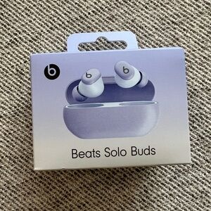 Beats Solo Wireless Ear Buds NWT in Arctic Purple